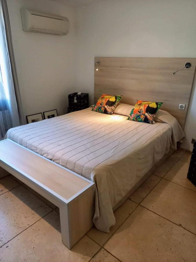 Les Chambres Du Vieux Bistrot Cabrières-dʼAvignon Exteriér fotografie