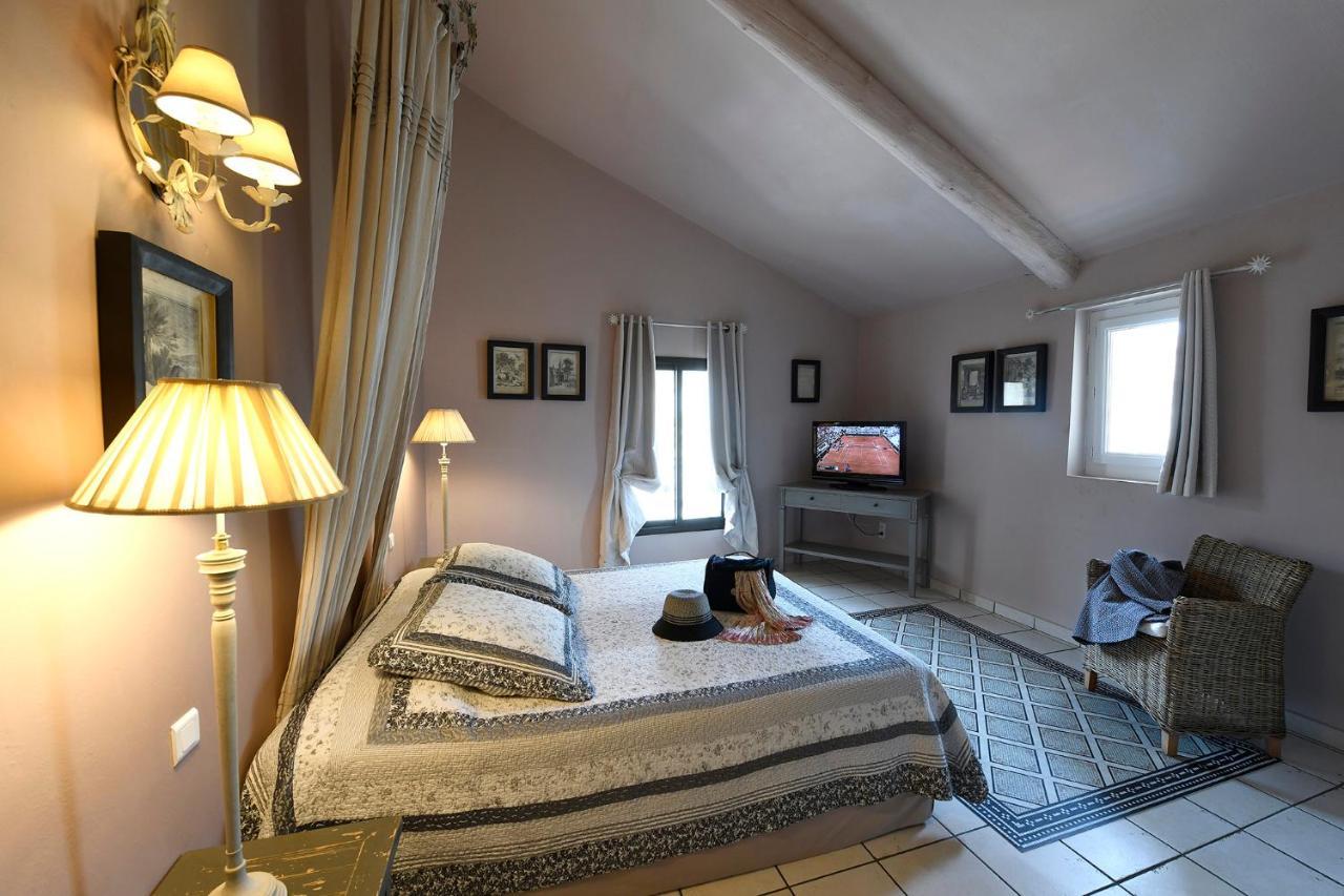 Les Chambres Du Vieux Bistrot Cabrières-dʼAvignon Exteriér fotografie