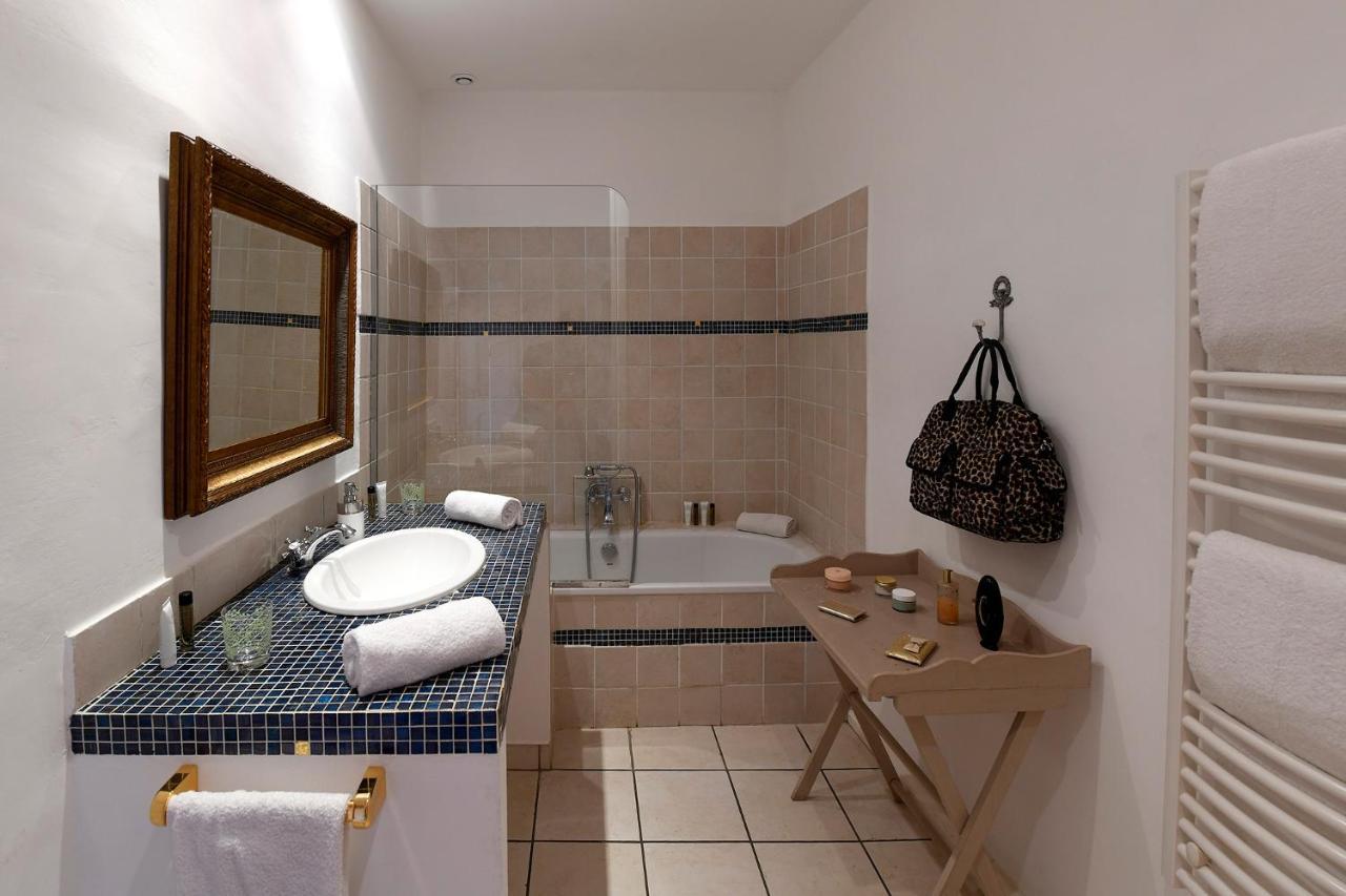 Les Chambres Du Vieux Bistrot Cabrières-dʼAvignon Exteriér fotografie